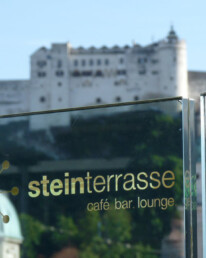 Steinterrasse Salzburg Glasscheibe