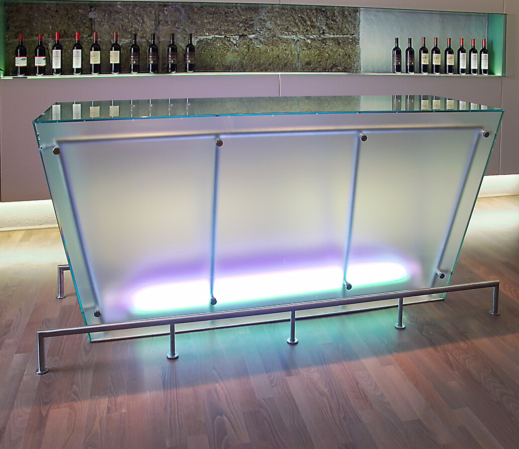 beleuchtete glasbar hypobank - glaserei