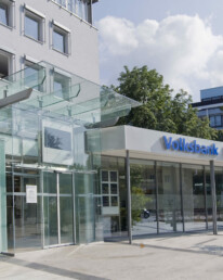 Vordach Portaleingang Bank Glasbau