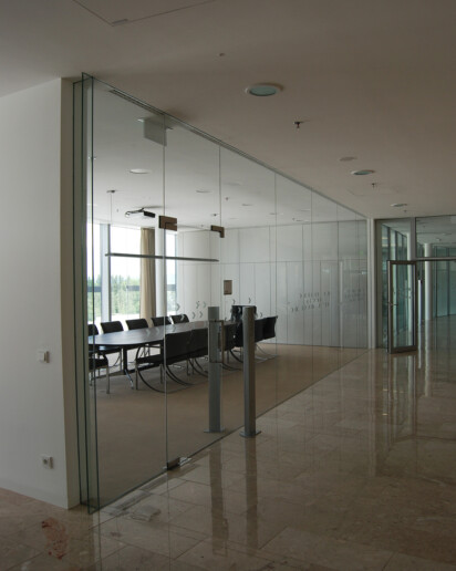 Pappas Mercedes Ganzglasanlage