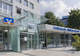 Sonderkonstruktion Glaseingang Bank Reichenhall