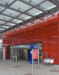 Glaswandverkleidung Bahnhof Eingang