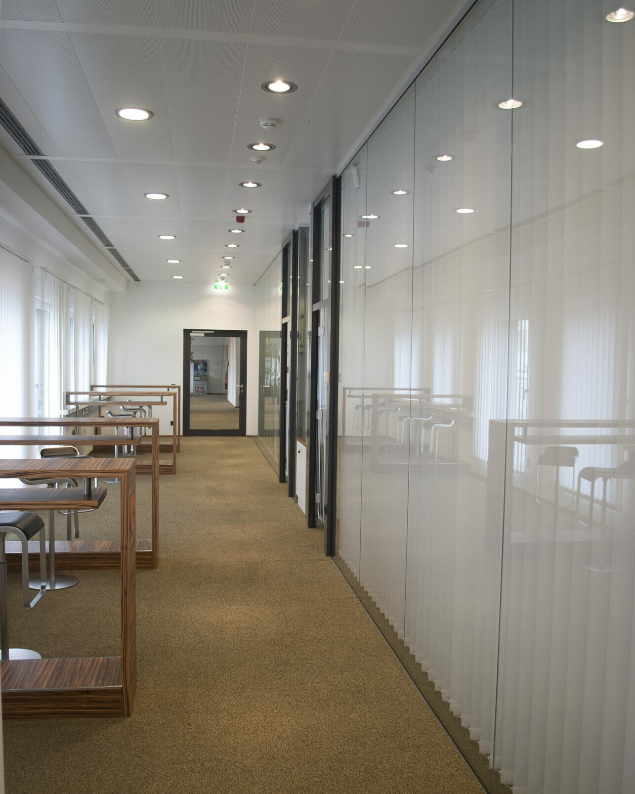 Nurglaswaende Referenzen Rennwegcenter